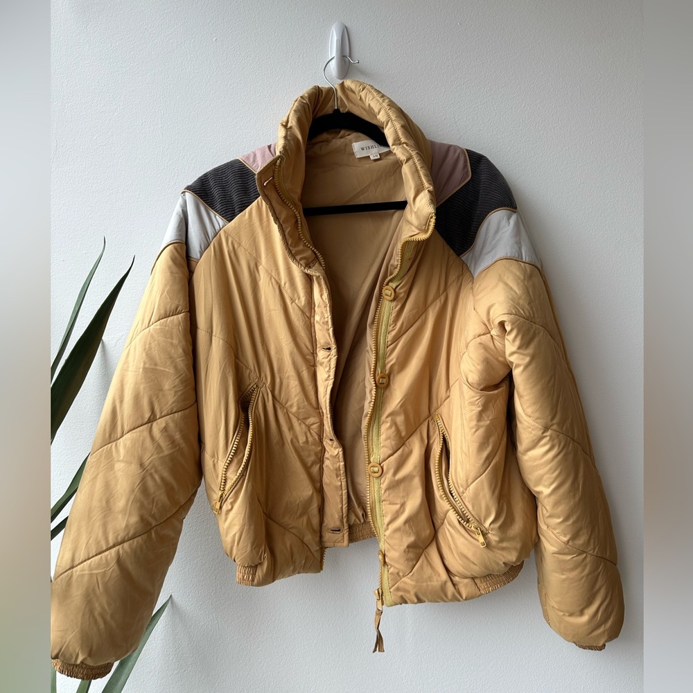 Super soft vintage puffy coat 💛🎿